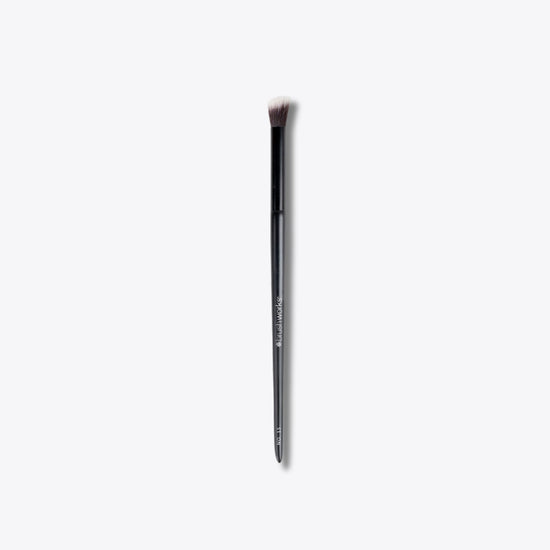 Brushworks No. 15 Angled Blending Eye Brush
