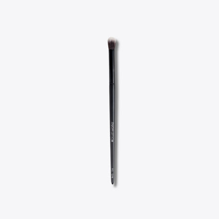 Brushworks No. 16 Tapered Blending Eye Brush