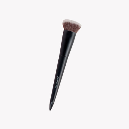 Brushworks No. 11 Flat Top Contour Brush